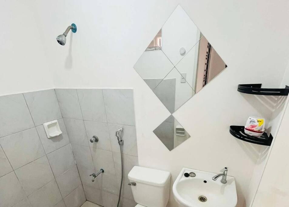 A Cozy 2-Bedroom Home In Malolos - Prime Location Exterior photo