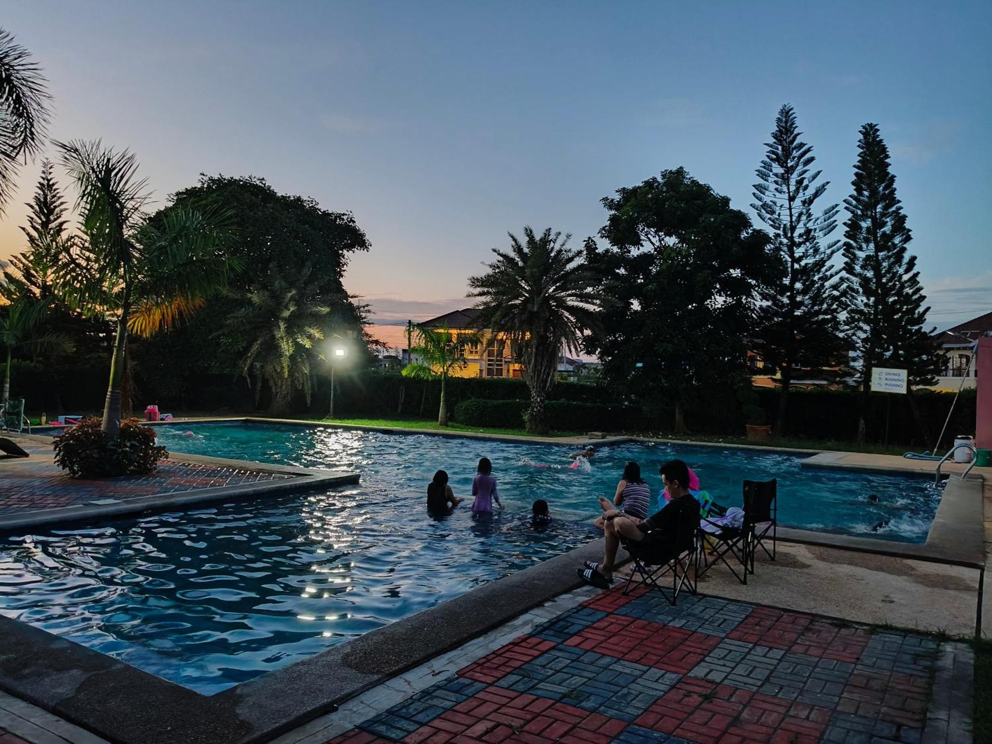 A Cozy 2-Bedroom Home In Malolos - Prime Location Exterior photo